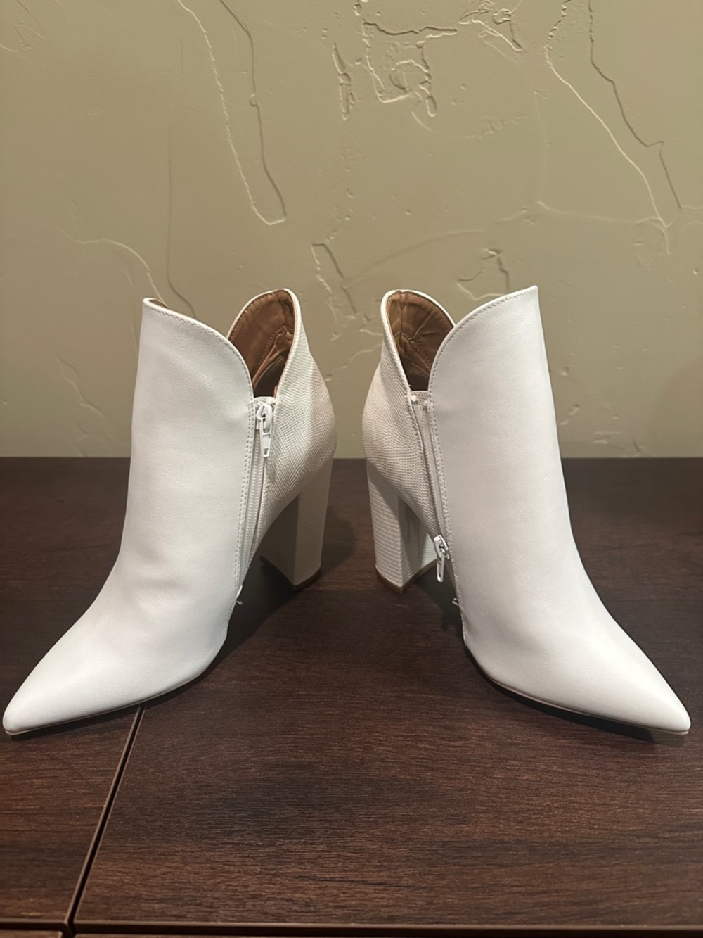 Qupid White Pointed Toe Sculpted Block Heel Ankle Boots - Picture 2 of 3